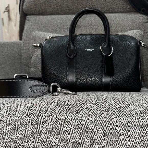 Coach Compass 25 - Picture 1 of 5